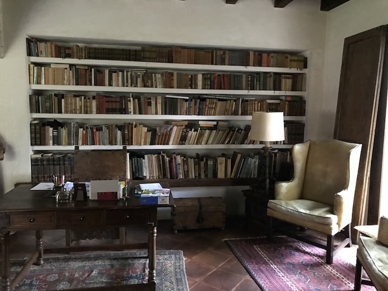 antigua house library